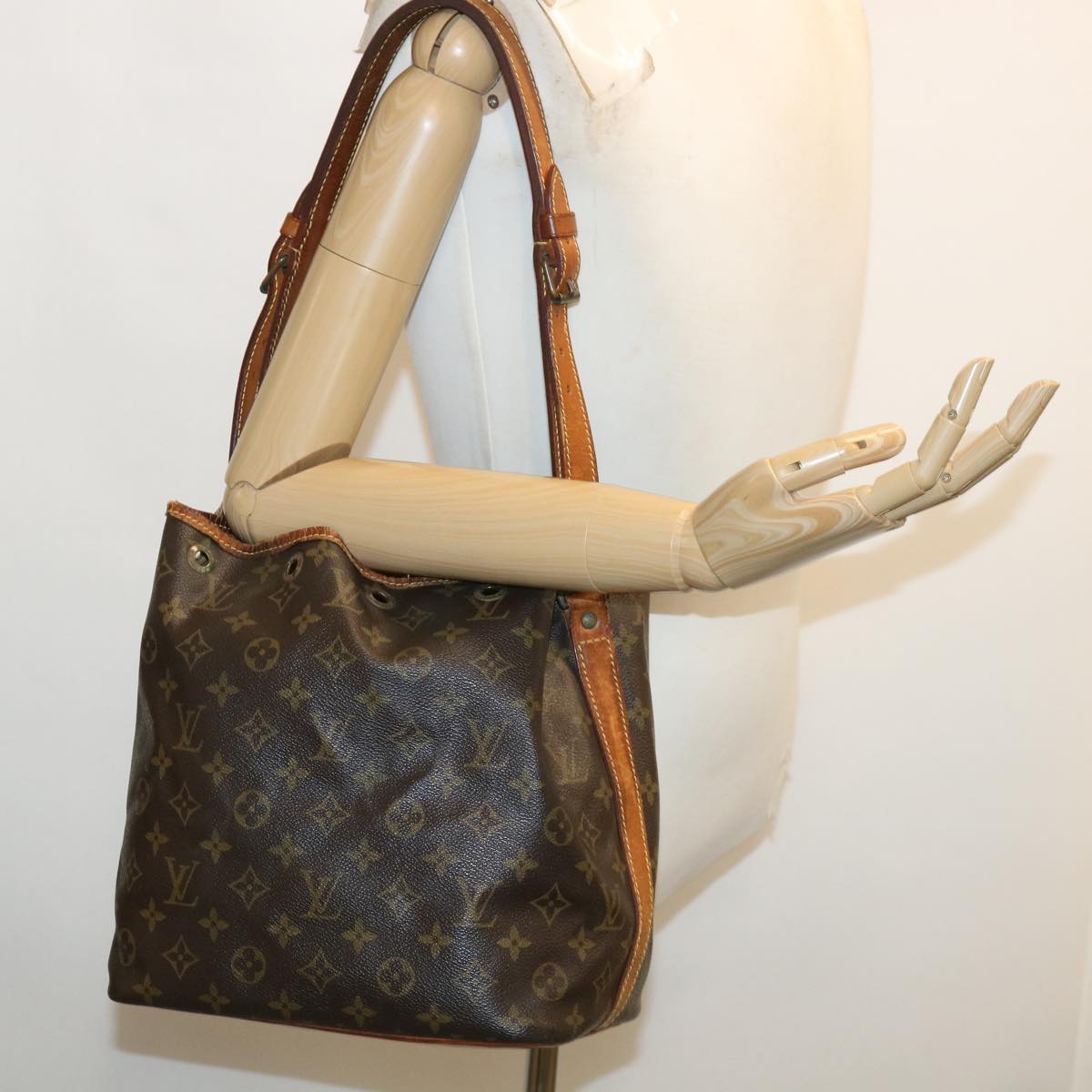 LOUIS VUITTON Monogram Petit Noe Shoulder Bag M42226 LV Auth cl203