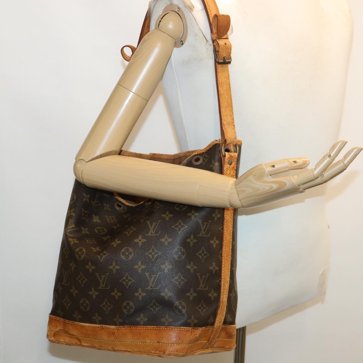 LOUIS VUITTON Monogram Noe Shoulder Bag M42224 LV Auth cl218