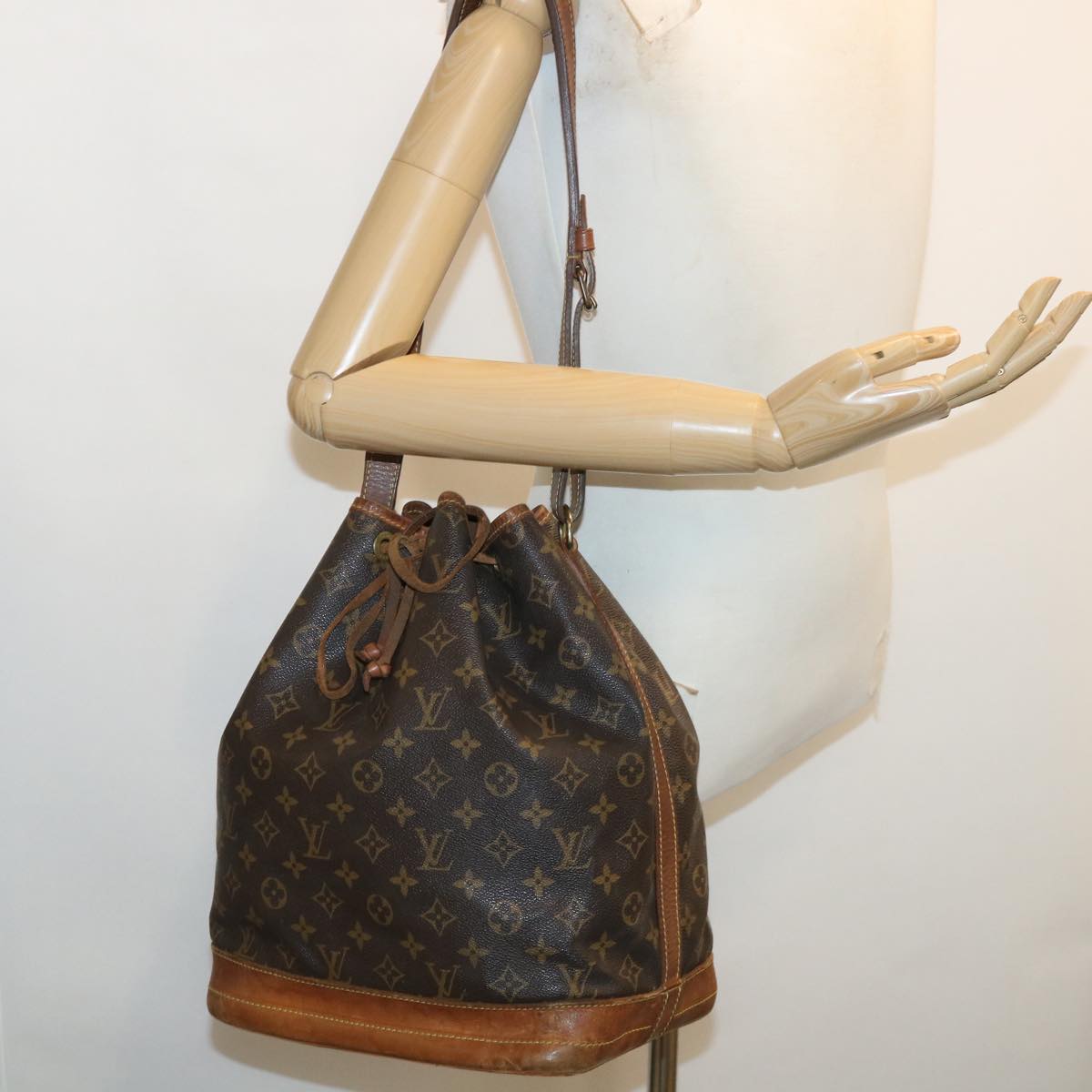 LOUIS VUITTON Monogram Noe Shoulder Bag M42224 LV Auth cl221