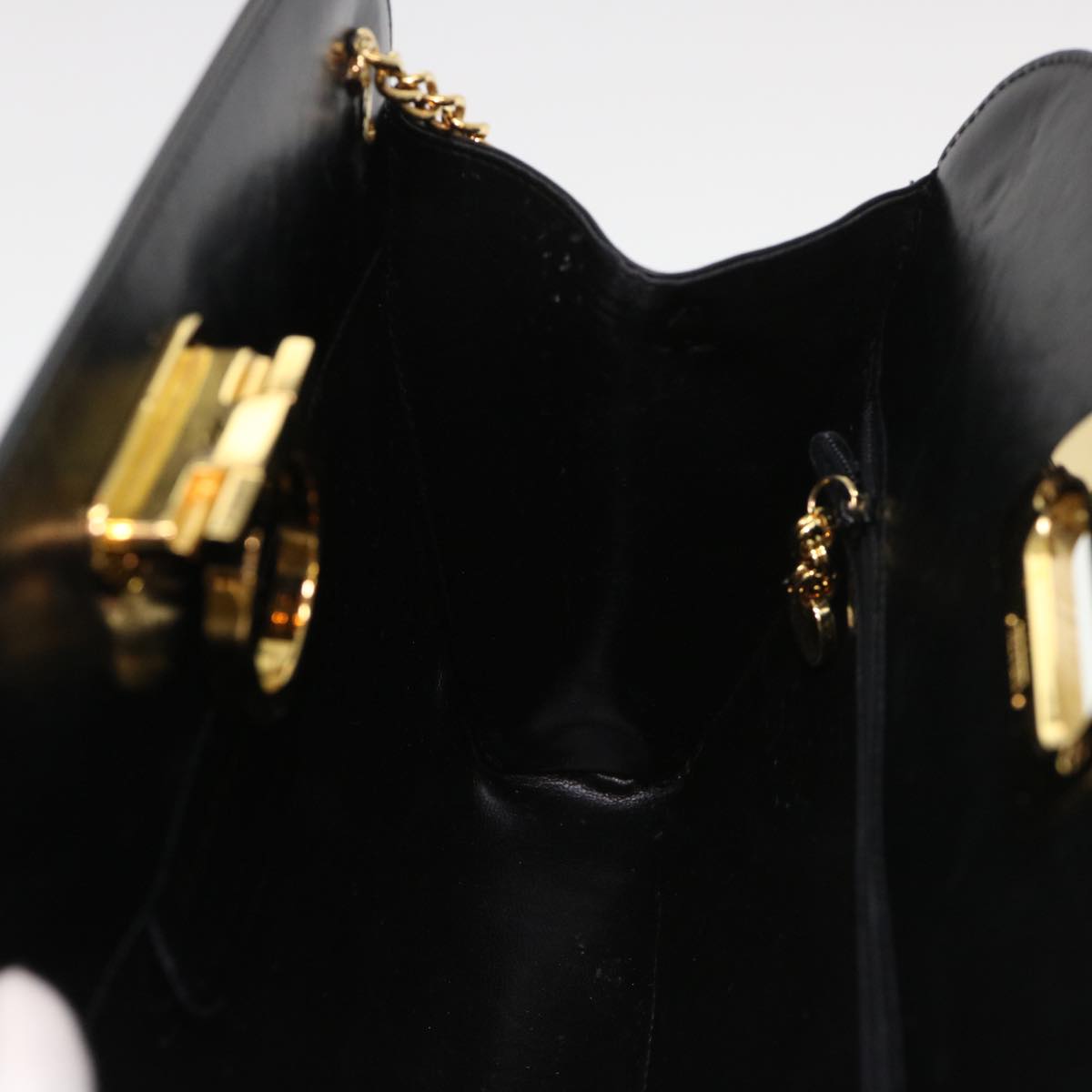 Salvatore Ferragamo Chain Shoulder Bag Leather Black P 21 0587 Auth cl459