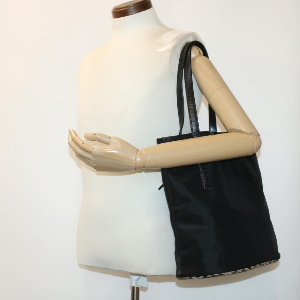 Burberrys Nova Check Shoulder Bag Nylon Black Auth cl506
