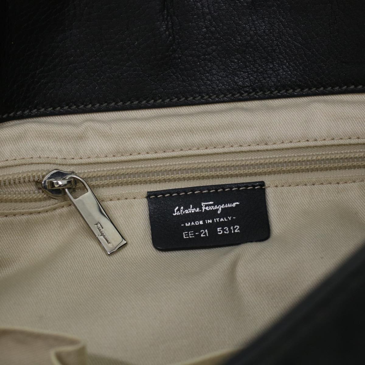 Salvatore Ferragamo Shoulder Bag Leather Black EE-21 5312 Auth cl517