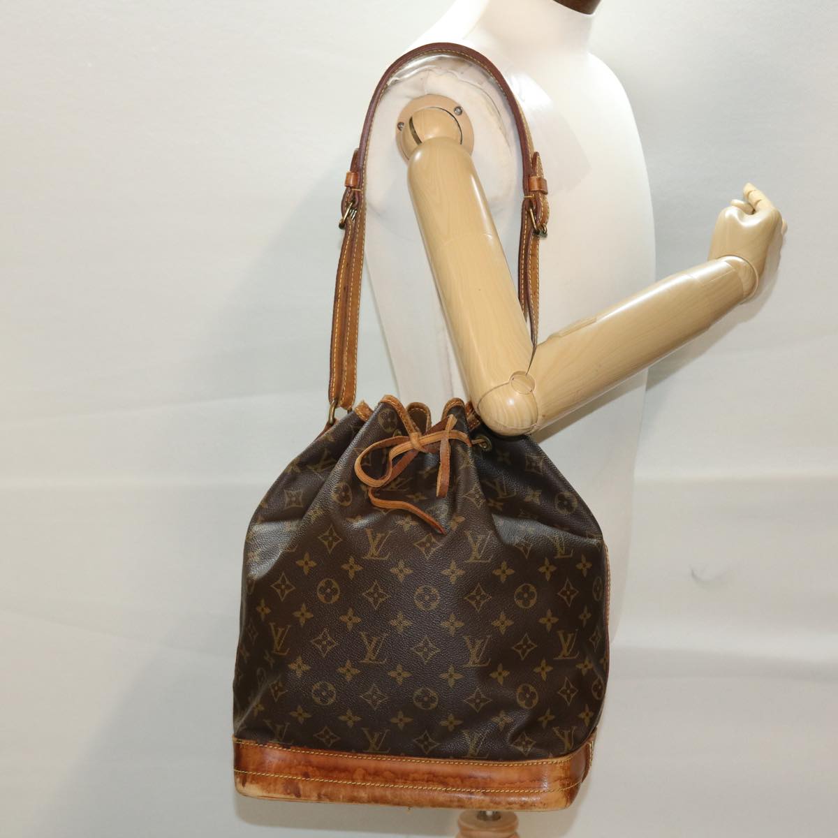 LOUIS VUITTON Monogram Noe Shoulder Bag M42224 LV Auth cl544