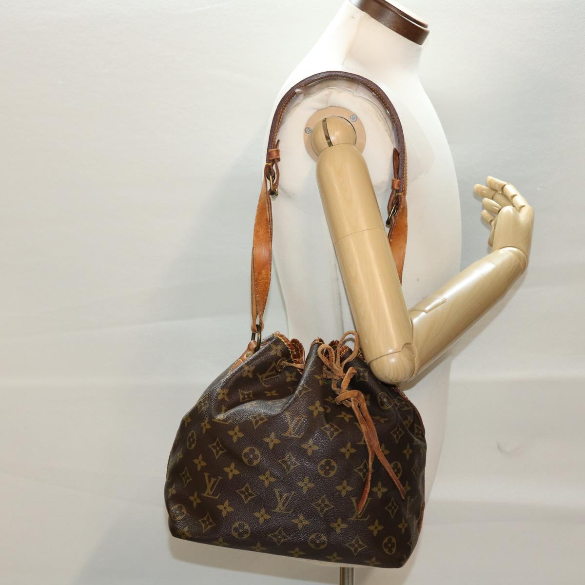 LOUIS VUITTON Monogram Petit Noe Shoulder Bag M42226 LV Auth cl545