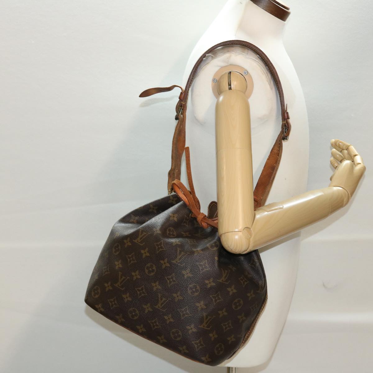 LOUIS VUITTON Monogram Petit Noe Shoulder Bag M42226 LV Auth cl551