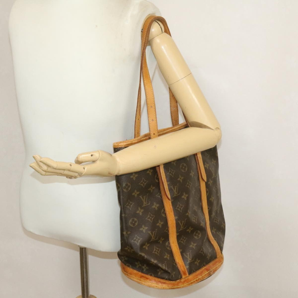 LOUIS VUITTON Monogram Bucket GM Shoulder Bag M42236 LV Auth cr654