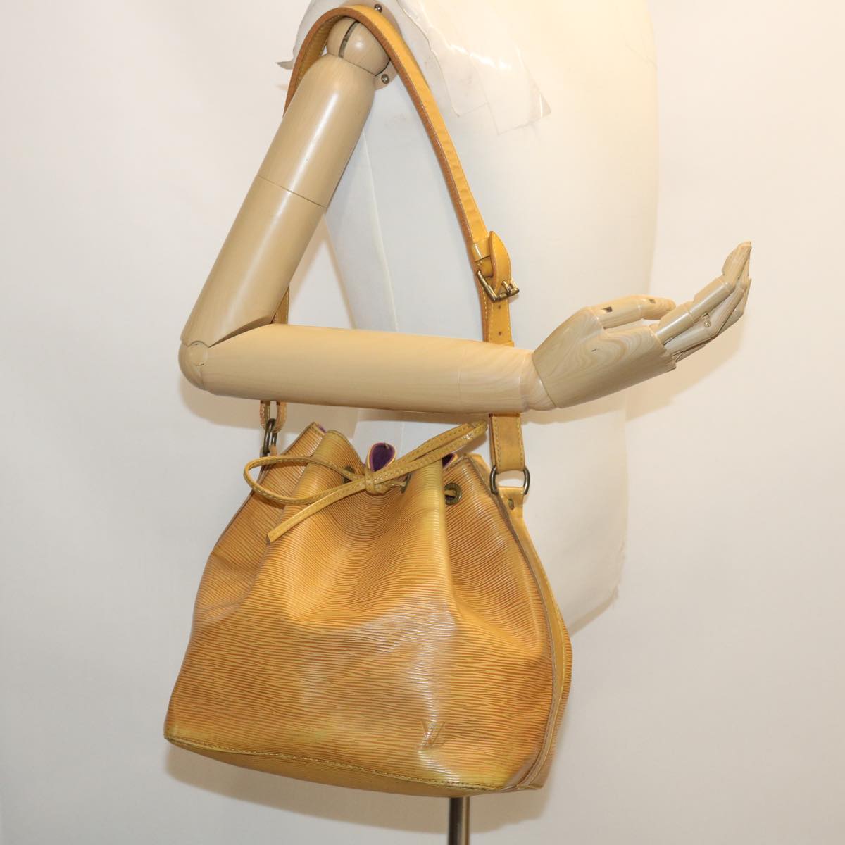 LOUIS VUITTON Epi Petit Noe Shoulder Bag Tassili Yellow M44109 LV Auth ds439