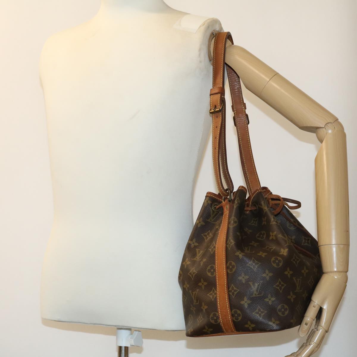 LOUIS VUITTON Monogram Petit Noe Shoulder Bag M42226 LV Auth ds542