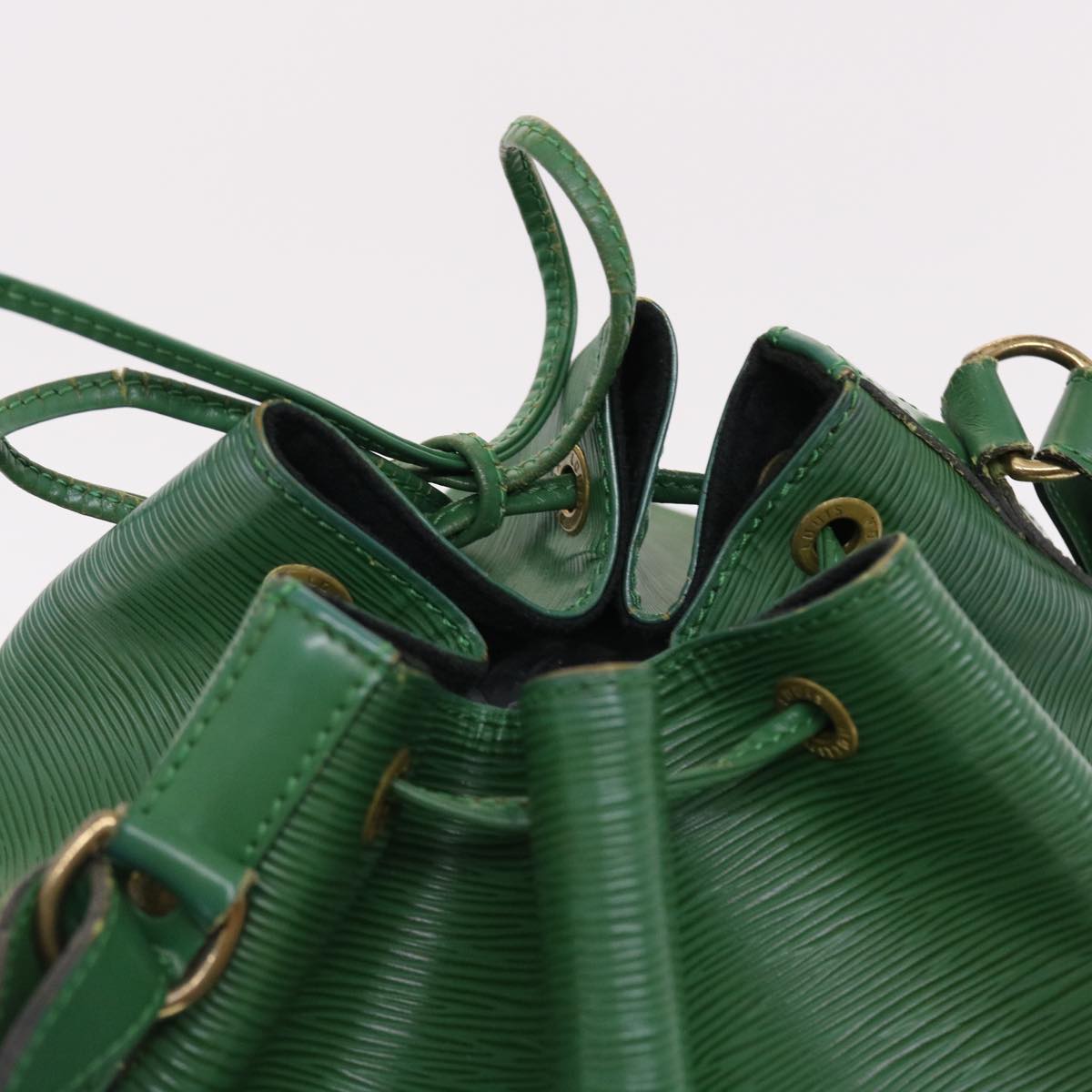 LOUIS VUITTON Epi Petit Noe Shoulder Bag Green M44104 LV Auth ep1280