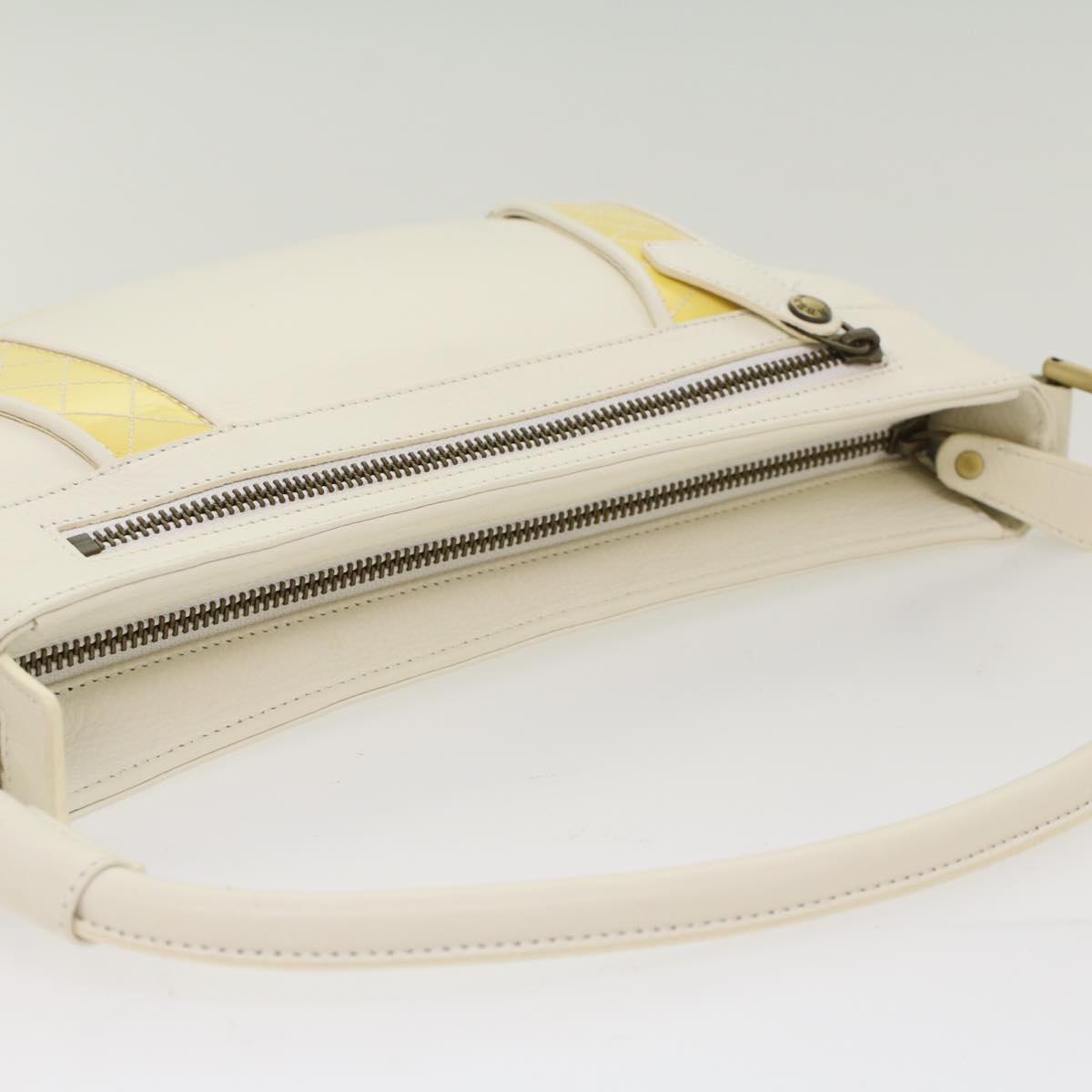 BURBERRY Shoulder Bag Leather White Auth ep1291