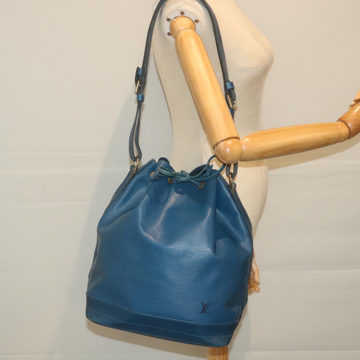 LOUIS VUITTON Epi Noe Shoulder Bag Blue M44005 LV Auth ep2086