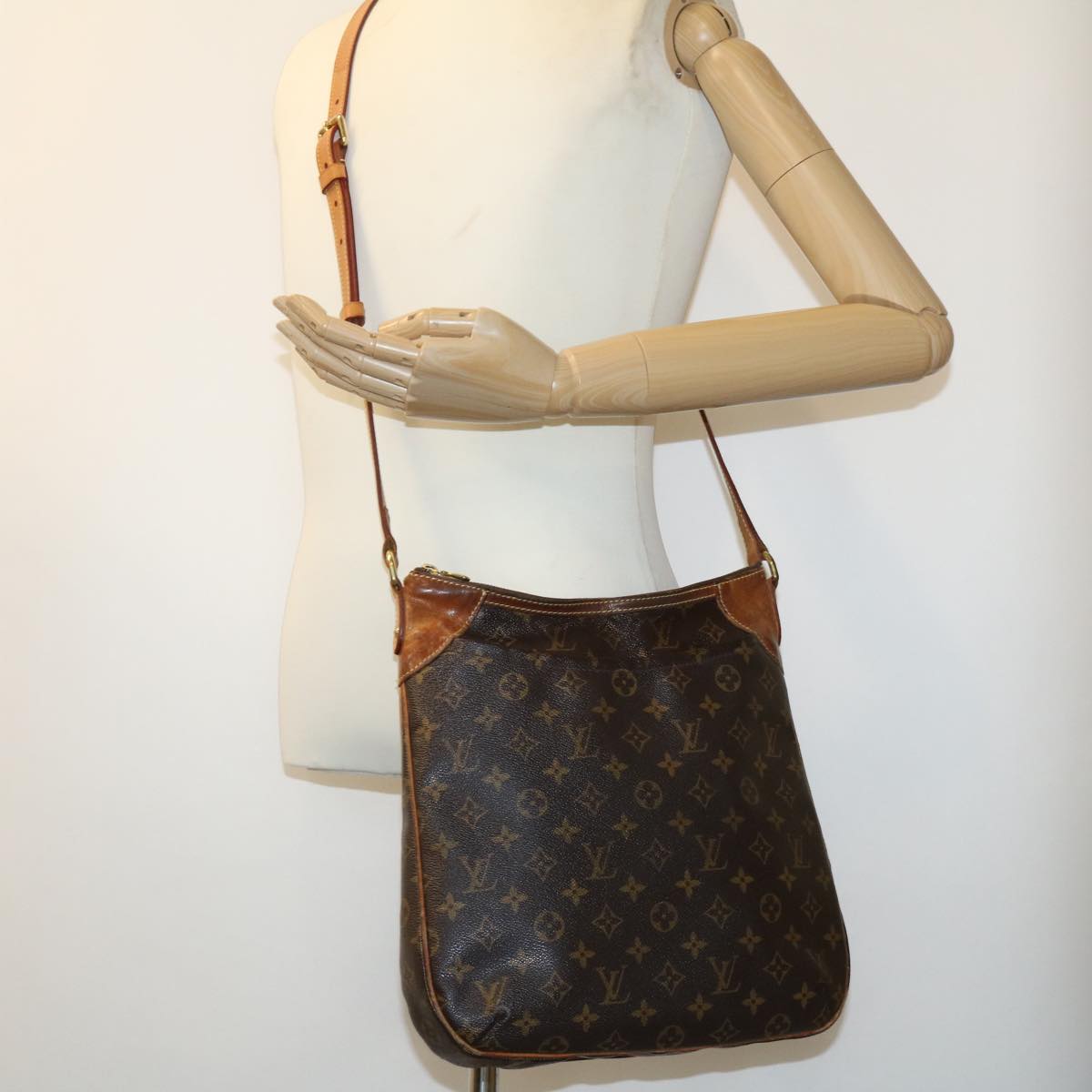 LOUIS VUITTON Monogram Odeon MM Shoulder Bag M56389 LV Auth fm1594