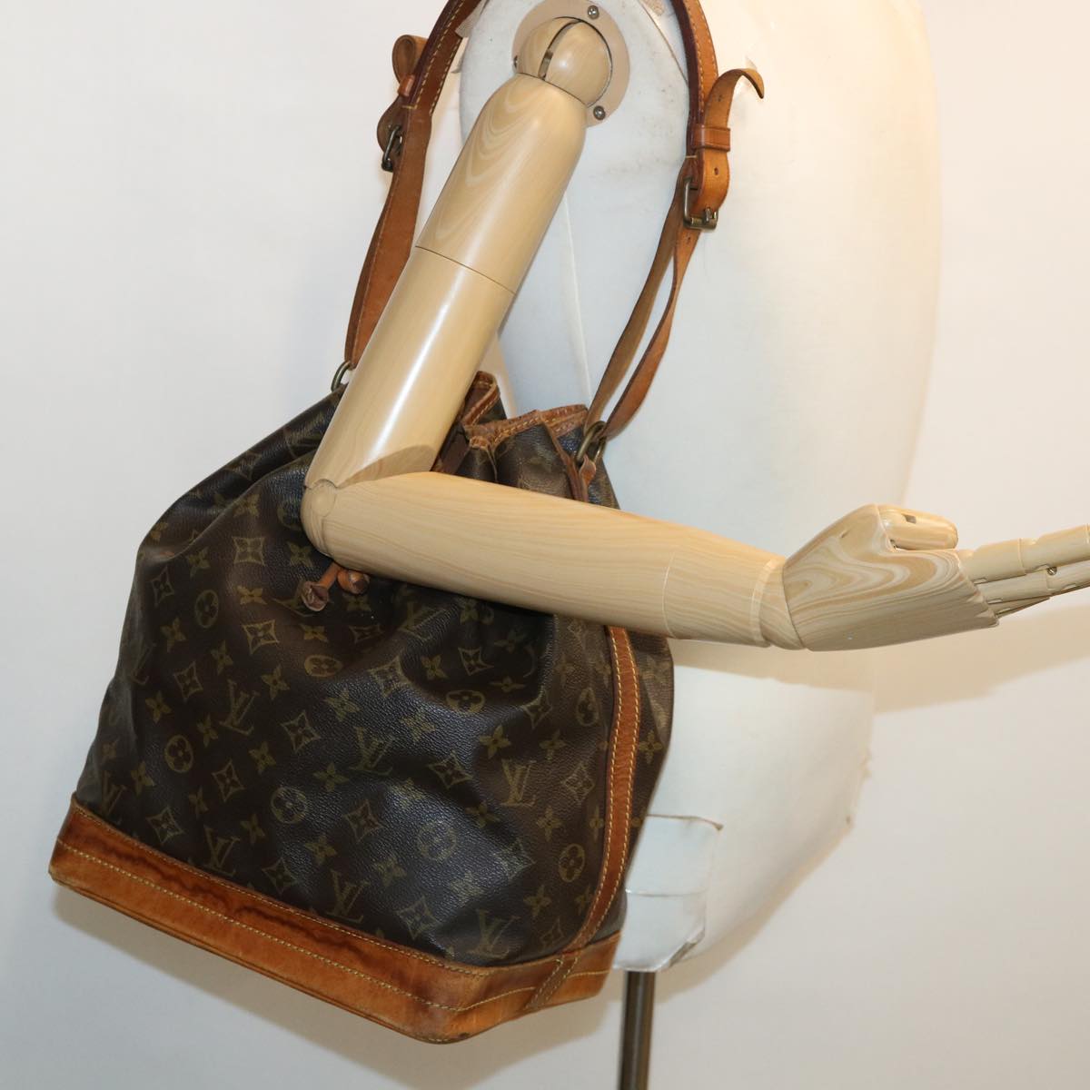 LOUIS VUITTON Monogram Noe Shoulder Bag M42224 LV Auth fm1725