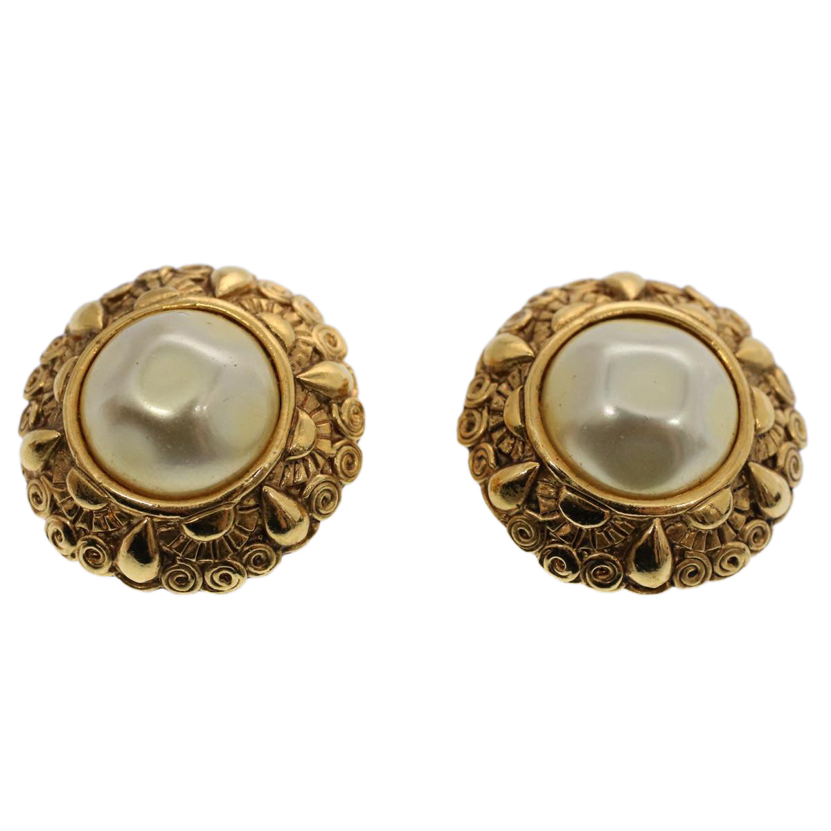 CHANEL Pearl Earring Gold Tone CC Auth fm2979