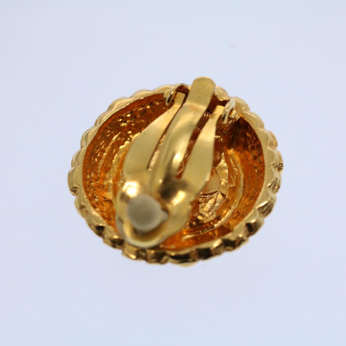 CHANEL Pearl Earring Gold Tone CC Auth fm2979