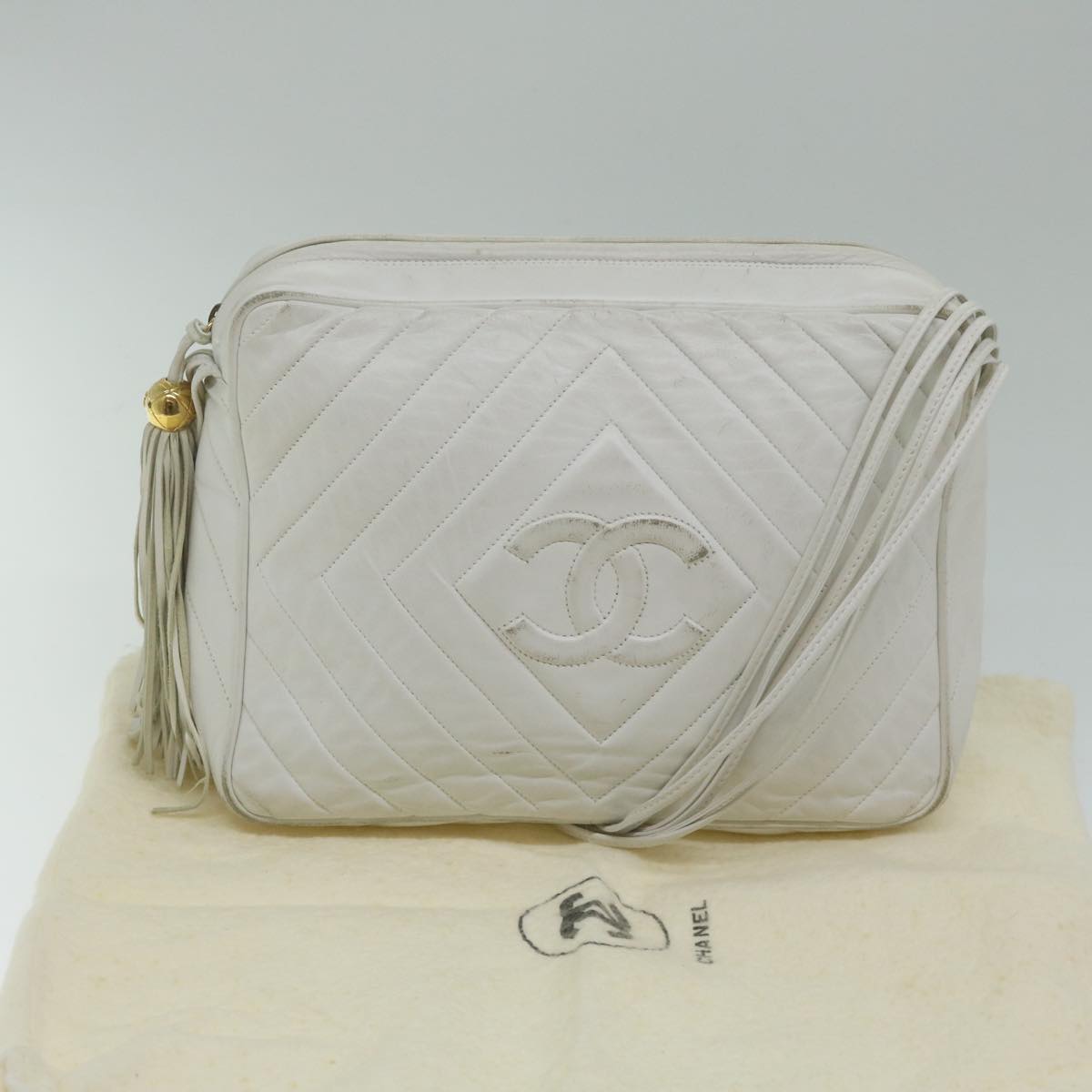 CHANEL Quilted Fringe Shoulder Bag Lamb Skin White Lamb Skin CC Auth fm3044