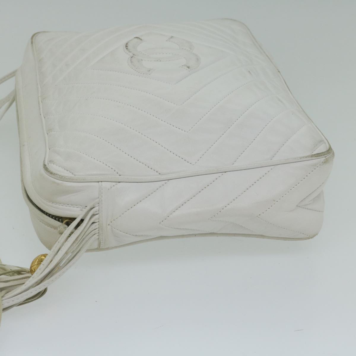 CHANEL Quilted Fringe Shoulder Bag Lamb Skin White Lamb Skin CC Auth fm3044