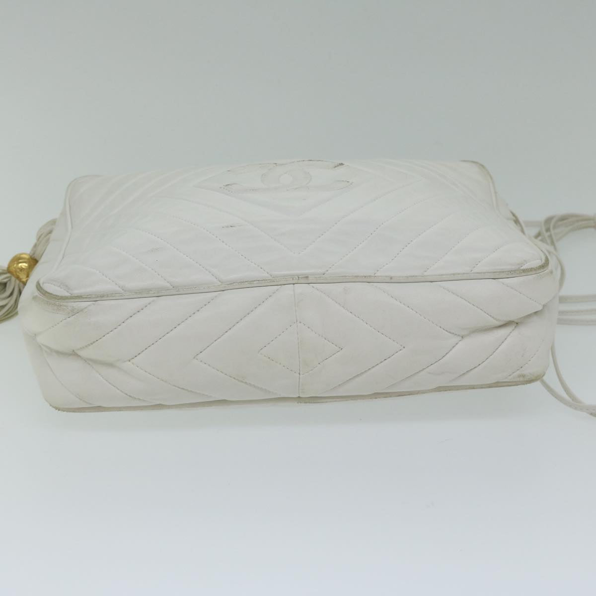 CHANEL Quilted Fringe Shoulder Bag Lamb Skin White Lamb Skin CC Auth fm3044