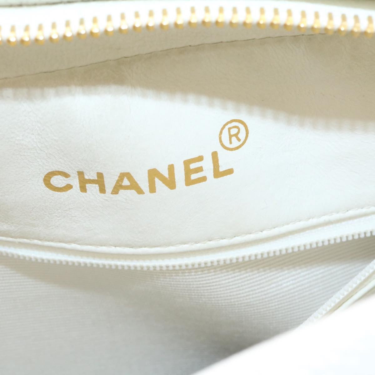 CHANEL Matelasse Chain Shoulder Bag Caviar Skin Gold White CC Auth am1370gA