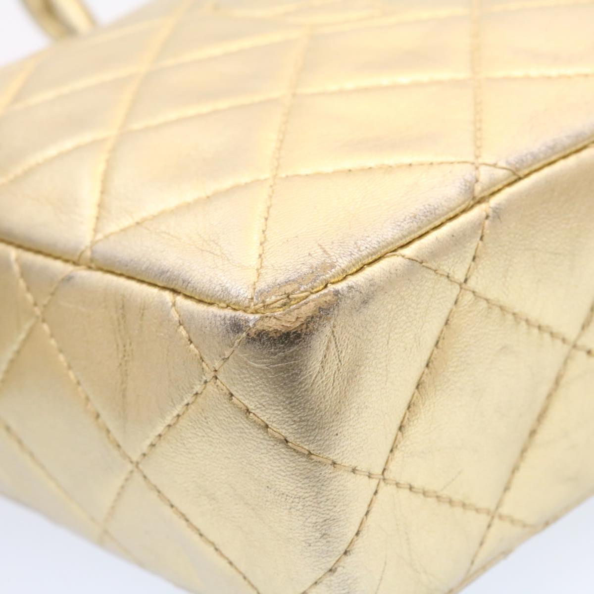 CHANEL Lamb Skin Matelasse Shoulder Bag Gold CC Auth am1684gA