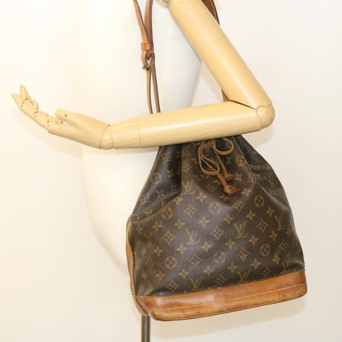 LOUIS VUITTON Monogram Noe Shoulder Bag M42224 LV Auth am1878g