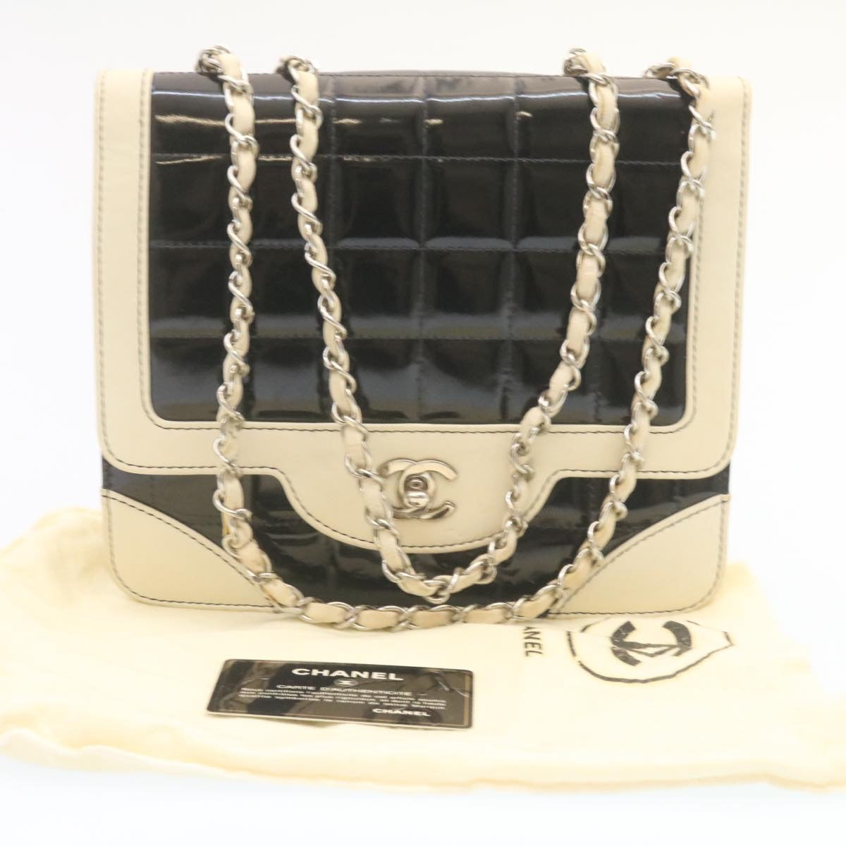 CHANEL Choco Bar Chain Shoulder Bag Enamel Turn Lock Black White CC Auth am1957g