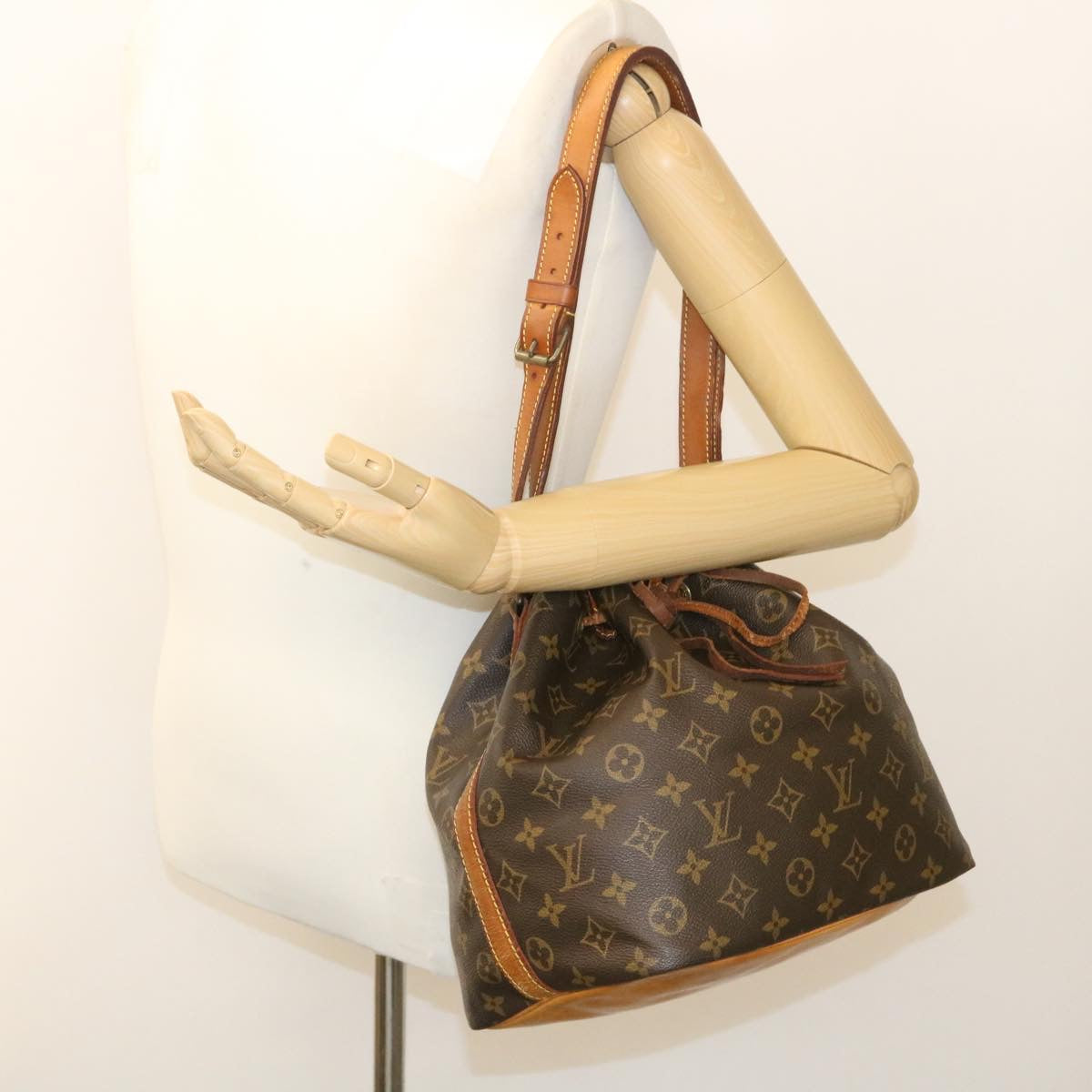 LOUIS VUITTON Monogram Petit Noe Shoulder Bag M42226 LV Auth am2230g