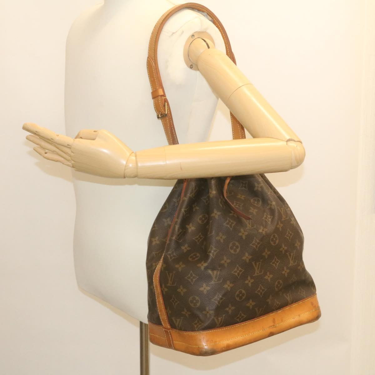 LOUIS VUITTON Monogram Noe Shoulder Bag M42224 LV Auth am2264g