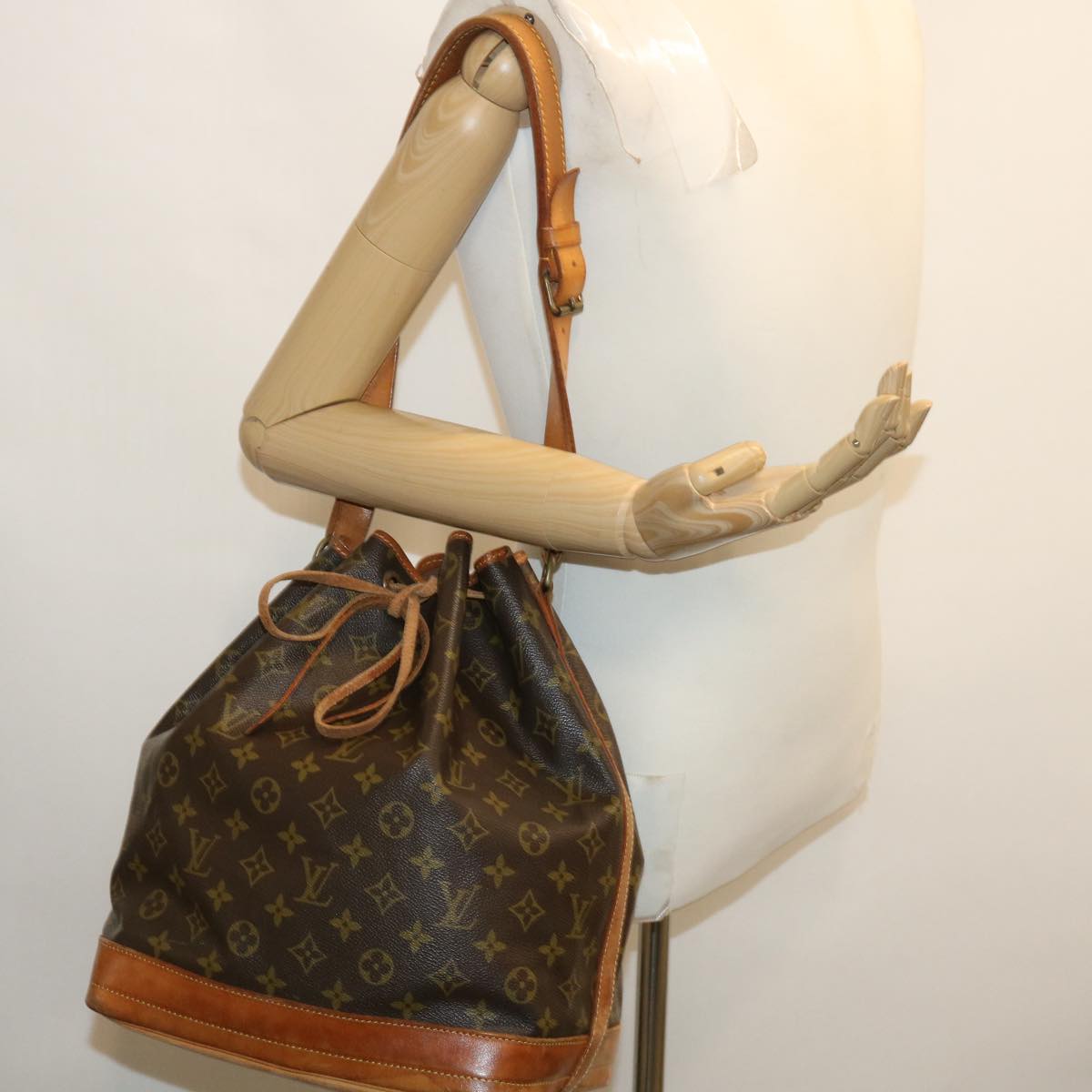 LOUIS VUITTON Monogram Noe Shoulder Bag M42224 LV Auth am2516g