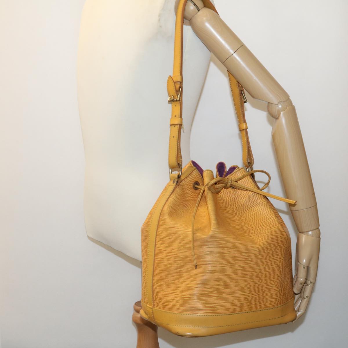 LOUIS VUITTON Epi Noe Shoulder Bag Yellow M44009 LV Auth am2517g