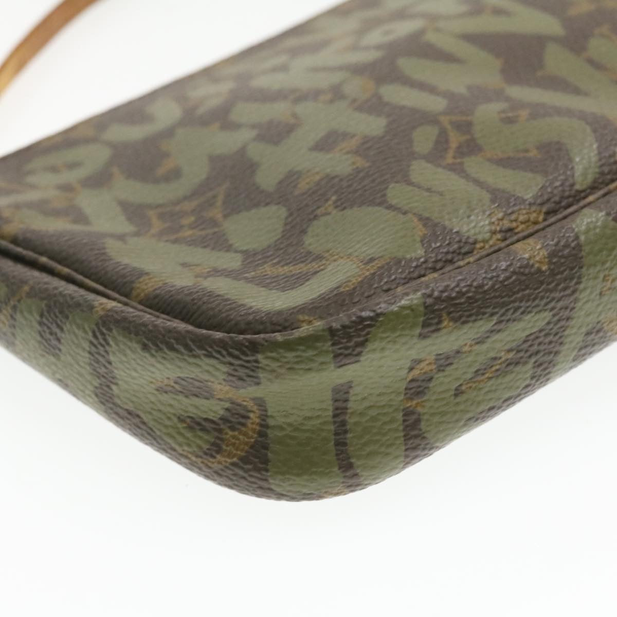 LOUIS VUITTON graffiti Pochette Accessoires Pouch Green M92191 LV Auth am268g