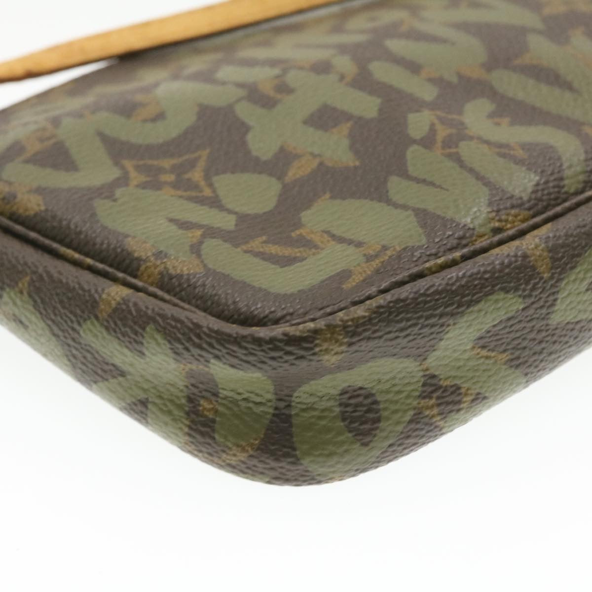 LOUIS VUITTON graffiti Pochette Accessoires Pouch Green M92191 LV Auth am268g