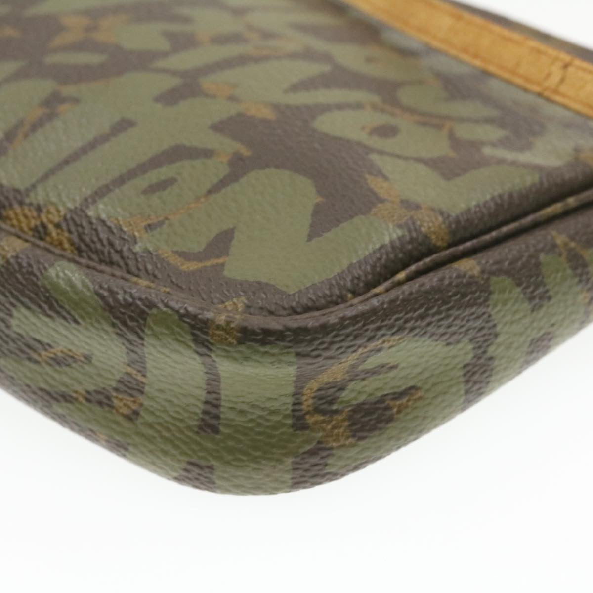 LOUIS VUITTON graffiti Pochette Accessoires Pouch Green M92191 LV Auth am268g