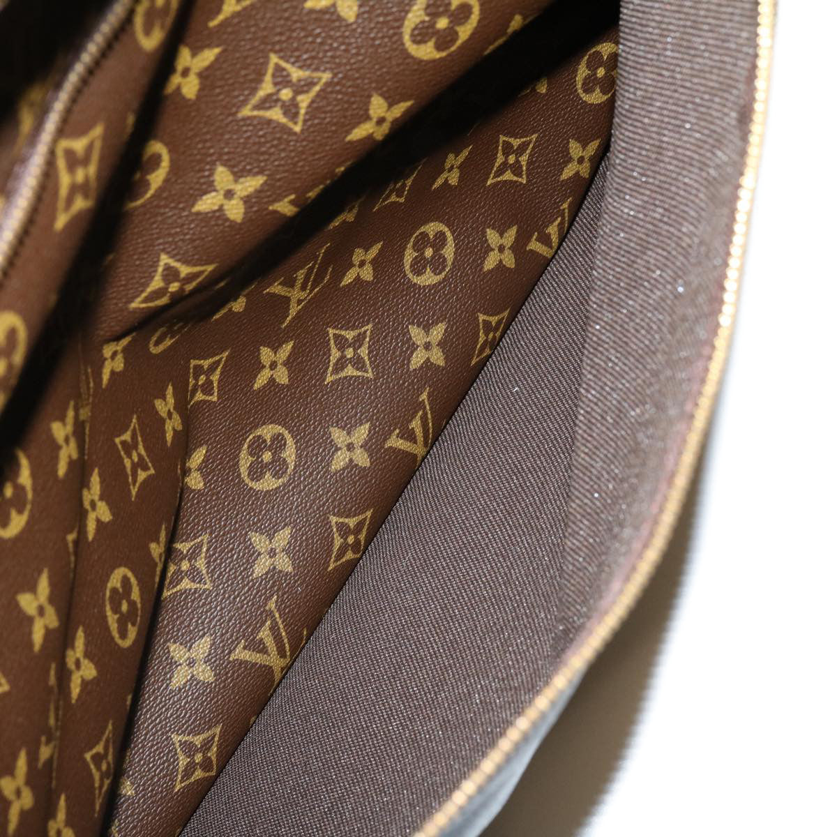 LOUIS VUITTON Monogram Portable Sunk Center Garment Cover M23412 LV Auth am2724g