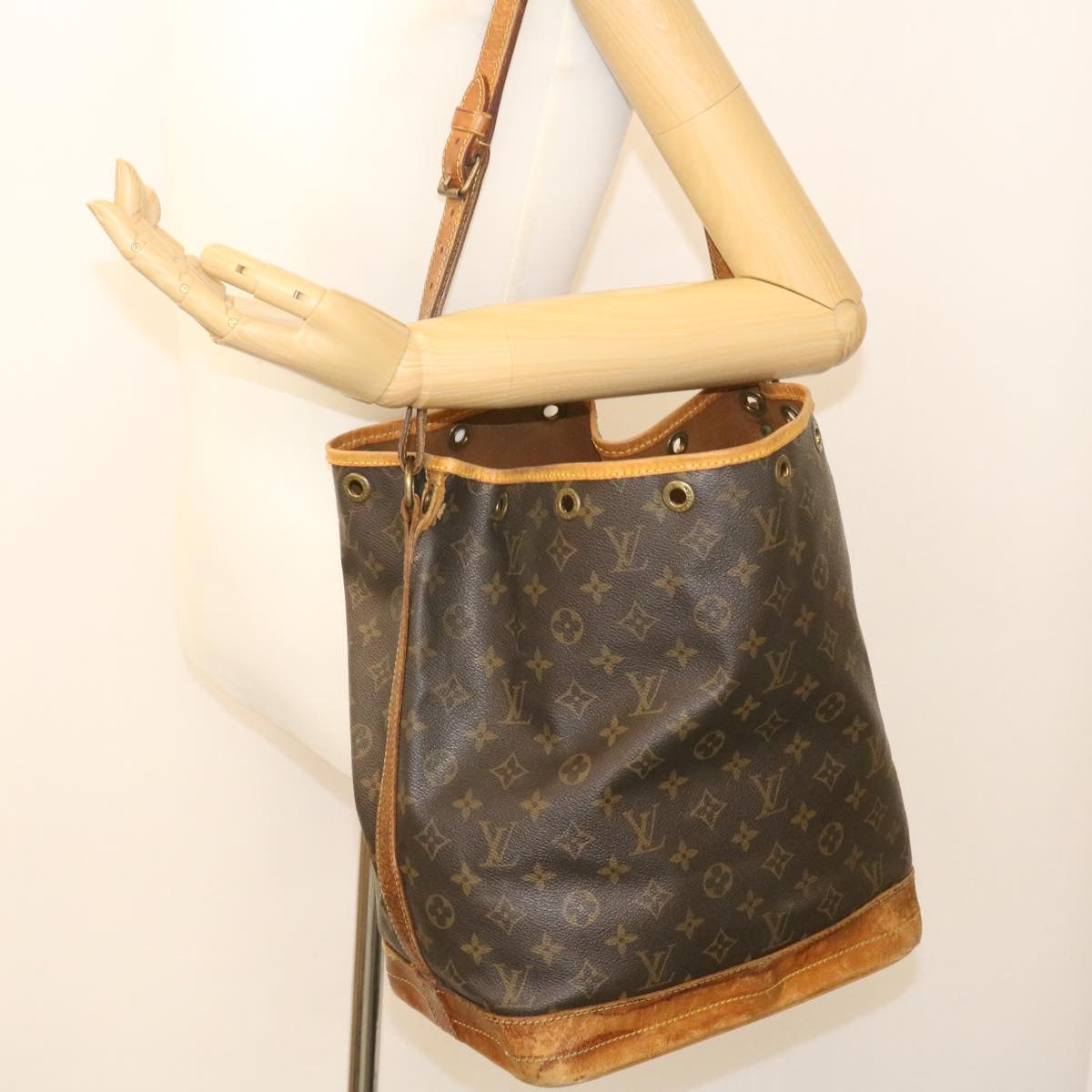 LOUIS VUITTON Monogram Noe Shoulder Bag M42224 LV Auth hk281