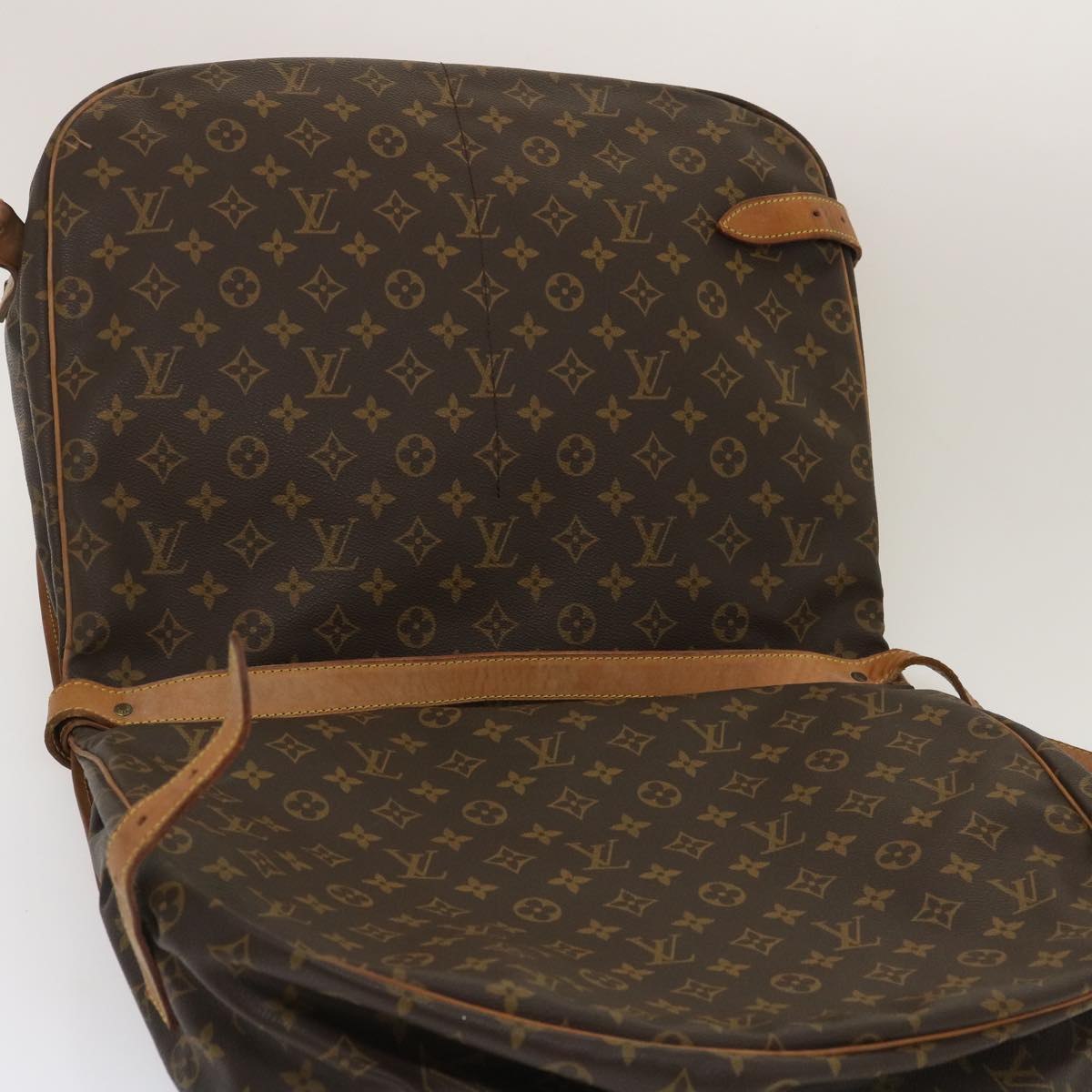 LOUIS VUITTON Monogram Saumur 43 Shoulder Bag M42252 LV Auth hk401