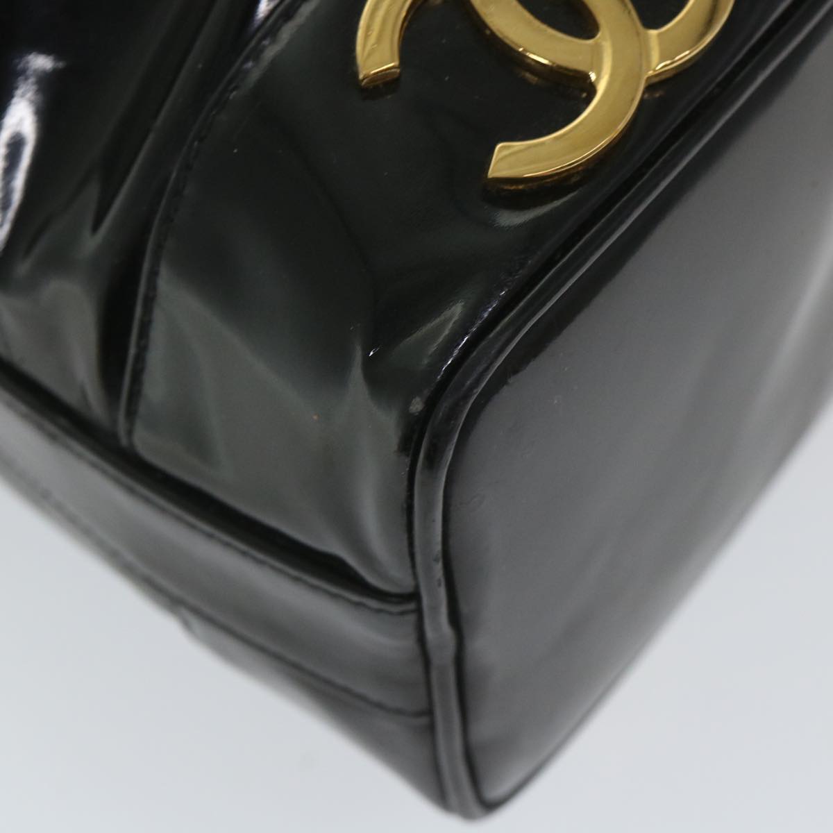 CHANEL Shoulder Bag Patent leather Black CC Auth hk899