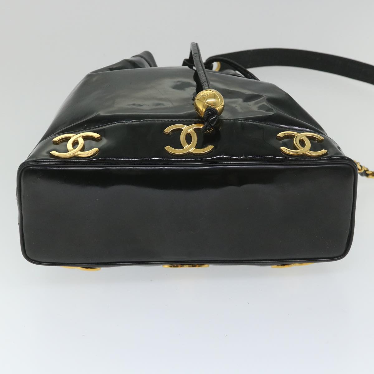 CHANEL Shoulder Bag Patent leather Black CC Auth hk899