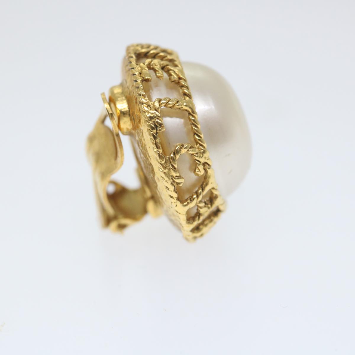 CHANEL Earring Metal Gold Tone CC Auth hk902