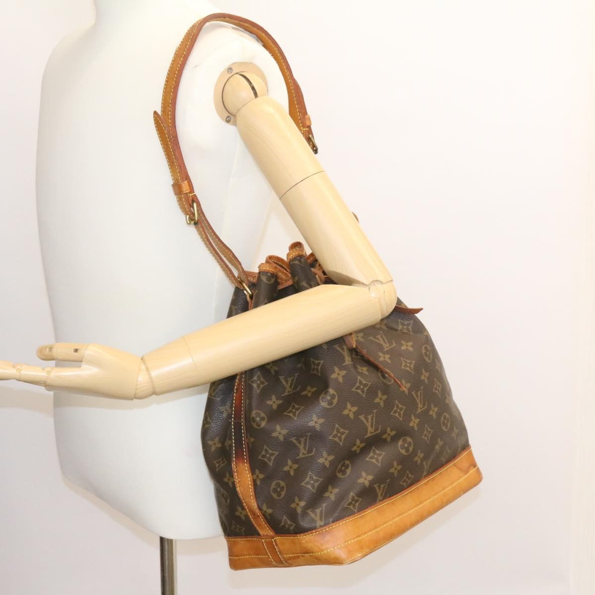 LOUIS VUITTON Monogram Noe Shoulder Bag M42224 LV Auth hs100