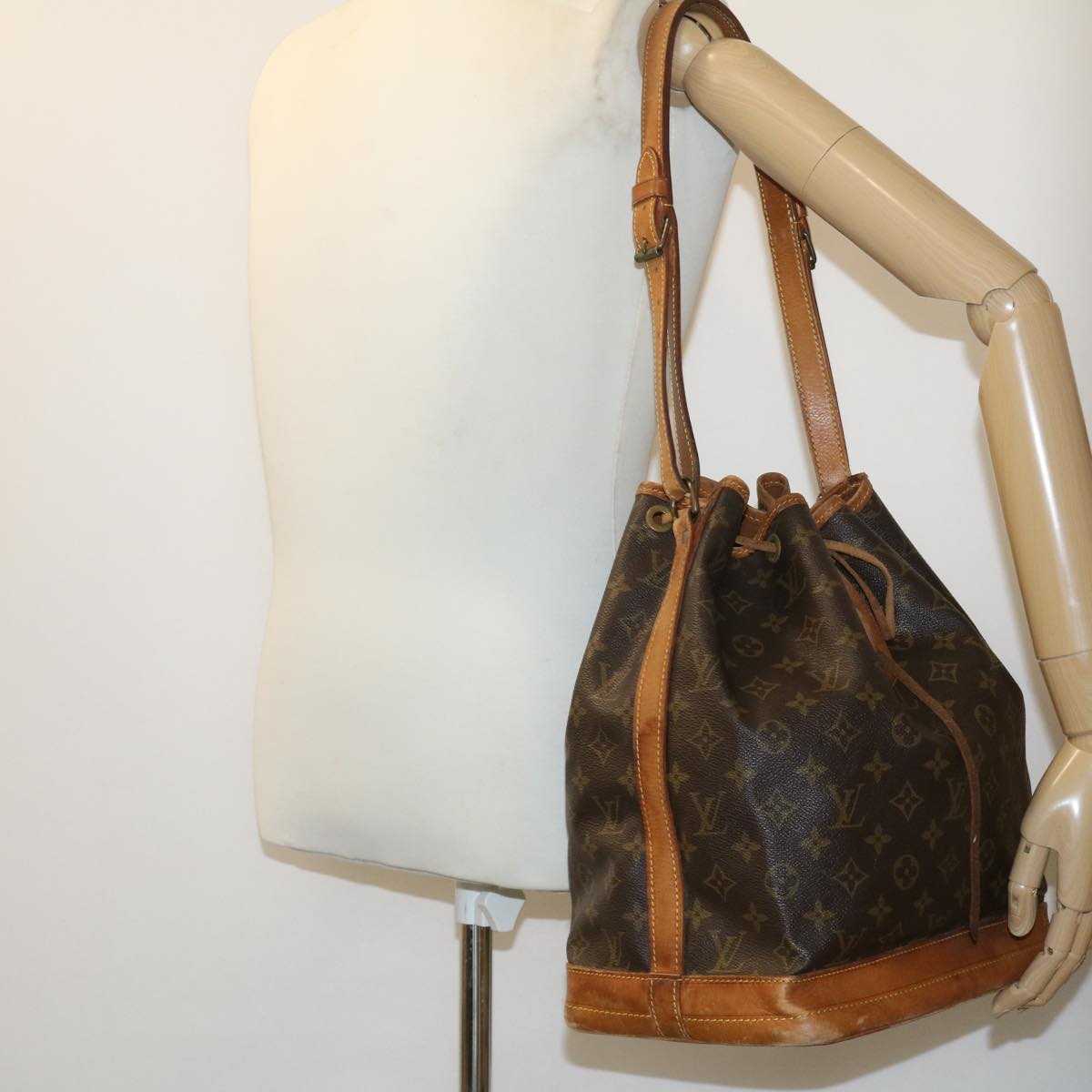 LOUIS VUITTON Monogram Noe Shoulder Bag M42224 LV Auth hs1133