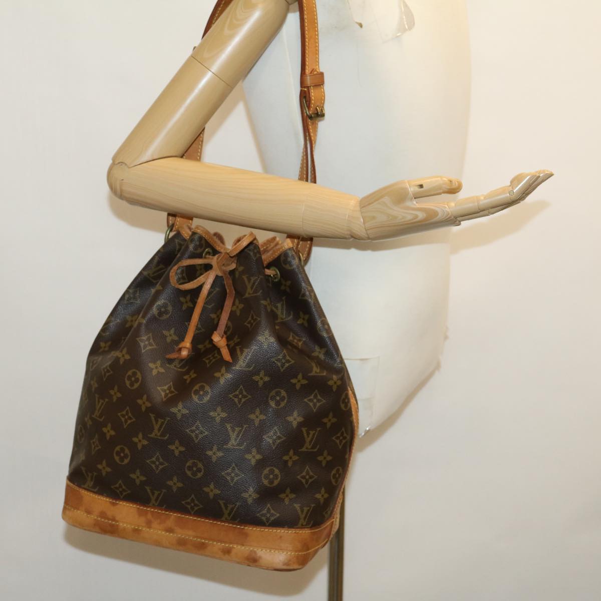 LOUIS VUITTON Monogram Noe Shoulder Bag M42224 LV Auth hs1166