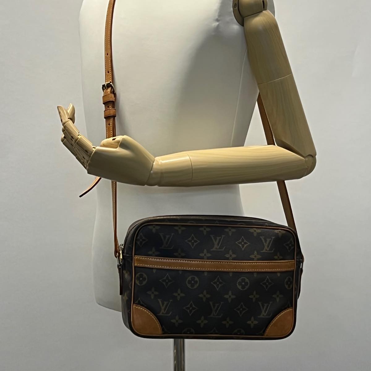 LOUIS VUITTON Monogram Trocadero 27 Shoulder Bag M51274 LV Auth hs1454