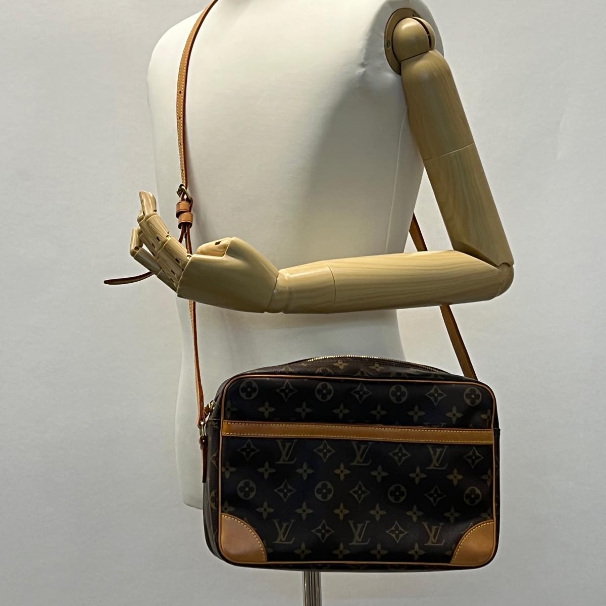 LOUIS VUITTON Monogram Trocadero 30 Shoulder Bag M51272 LV Auth hs1550