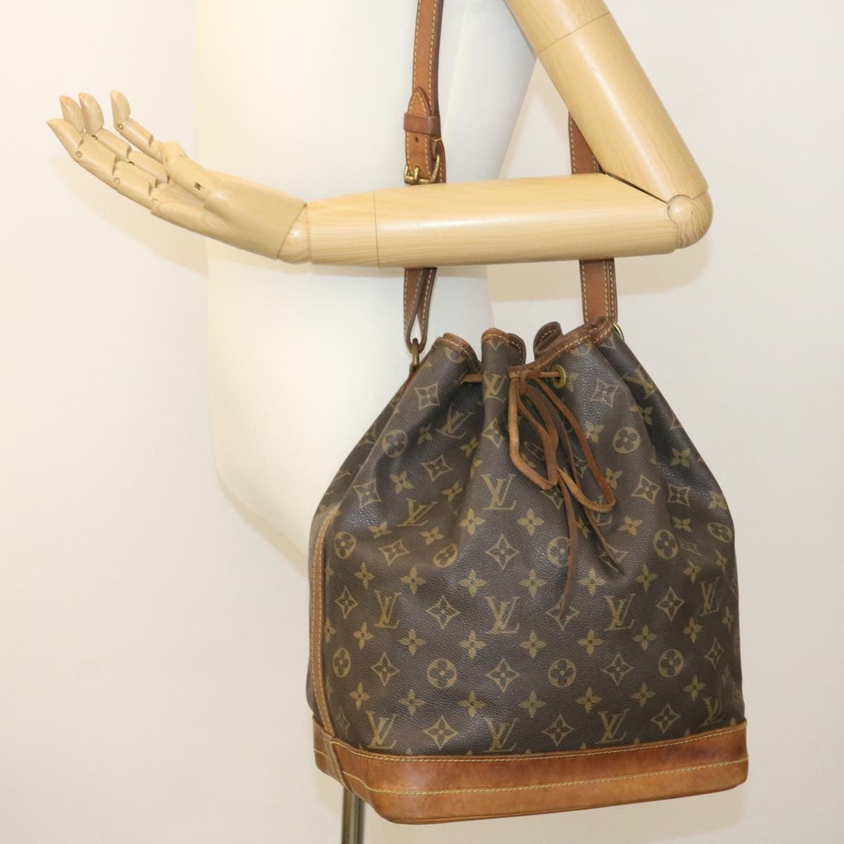 LOUIS VUITTON Monogram Noe Shoulder Bag M42224 LV Auth hs188