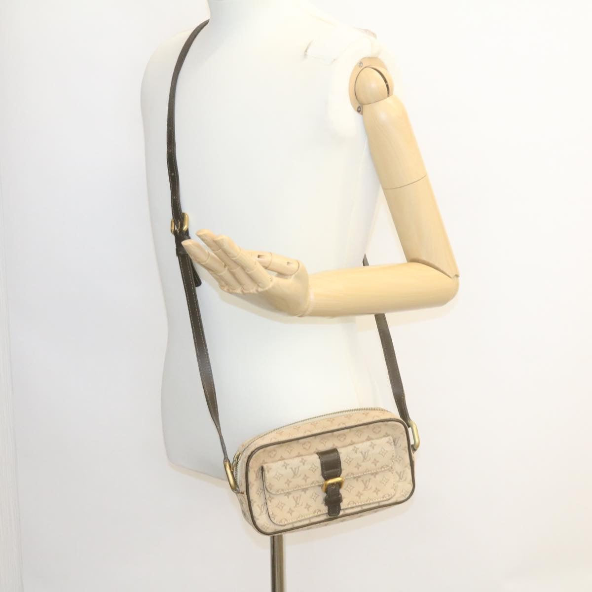 LOUIS VUITTON Monogram Mini Juliet MM Shoulder Bag Khaki M92218 LV Auth hs302