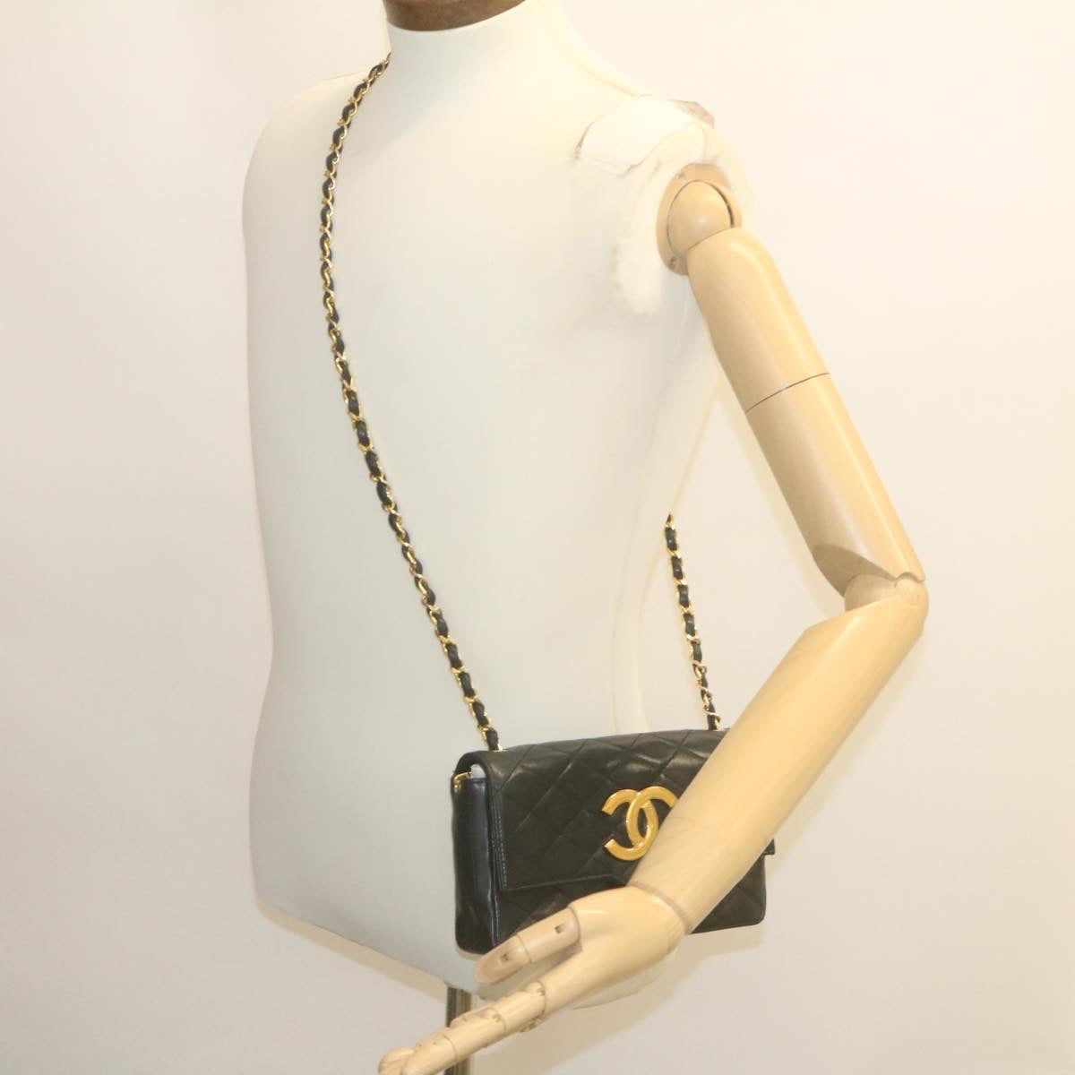 CHANEL Matelasse Flap Chain Shoulder Bag Lamb Skin Black Gold CC Auth hs690A