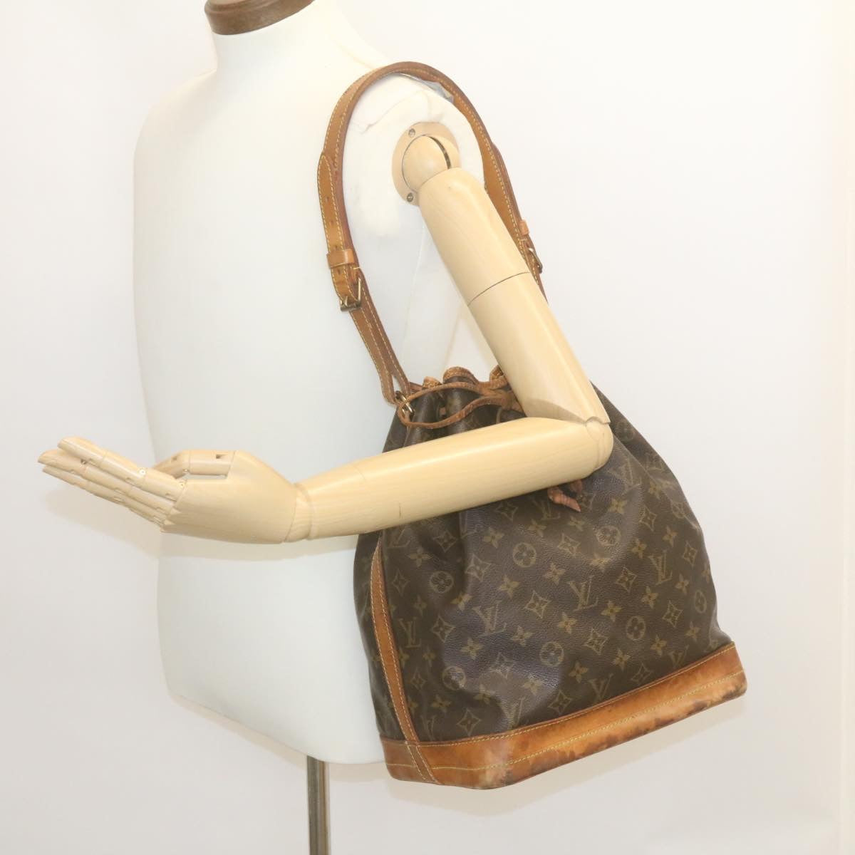 LOUIS VUITTON Monogram Noe Shoulder Bag M42224 LV Auth hs742