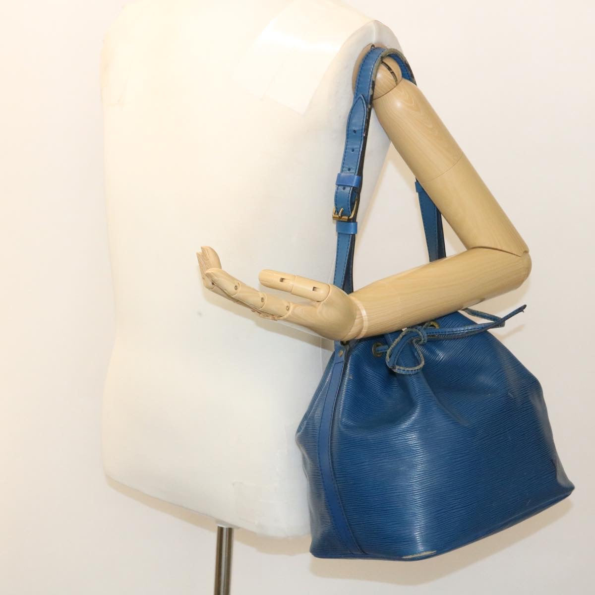 LOUIS VUITTON Epi Petit Noe Shoulder Bag Blue M44105 LV Auth hs813