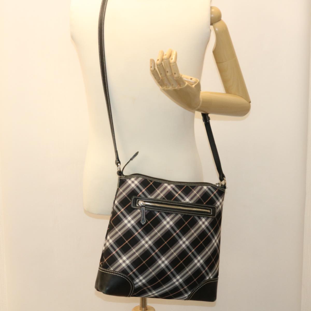 BURBERRY Nova Check Shoulder Bag Nylon Black Auth im409